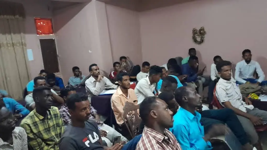 الطلاب داخل القاعة